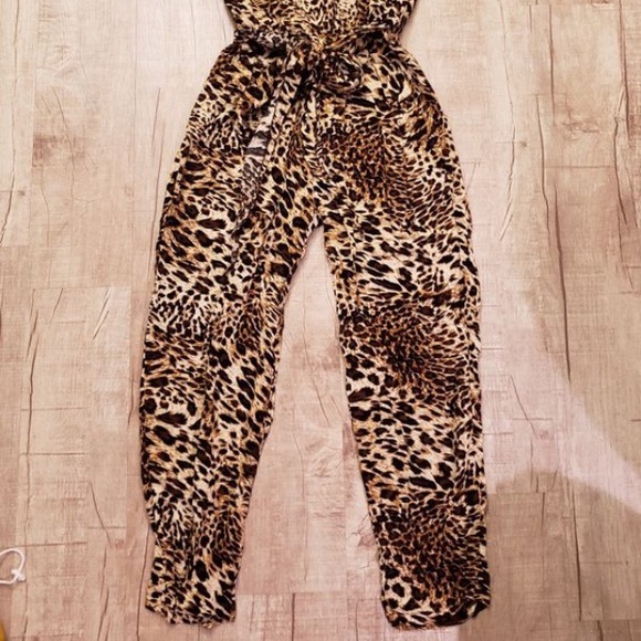 ❌ITEM SOLD❌Romper with clutch - Picture 6 of 6